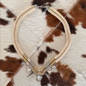 Elegant Cream and Gold Spike Necklace